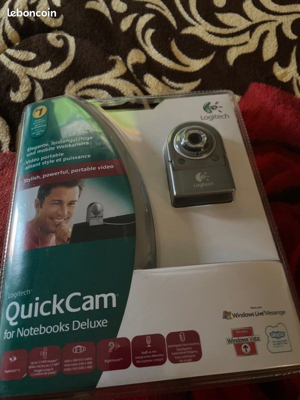 Logitech QuickCam Deluxe For Notebooks Deluxe (961400-0403) Sealed