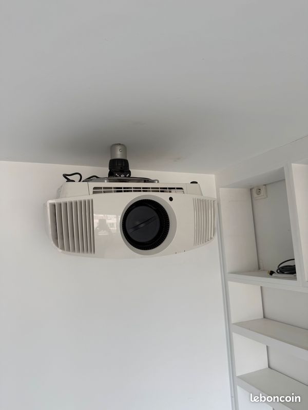 Sony VPL-VW270ES – Vidéoprojecteur 4K natif SXRD – Home Cinéma (image 1)