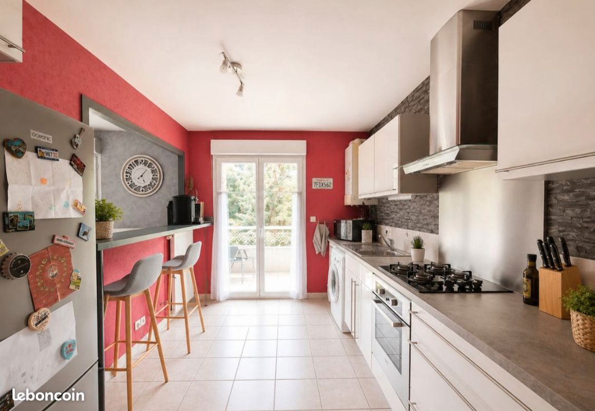 Appartement T2 avec balcon, garage et place de parking (image 2)