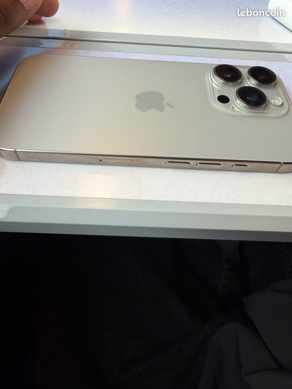 IPhone 16 pro pour pièces cadenas (image 2)