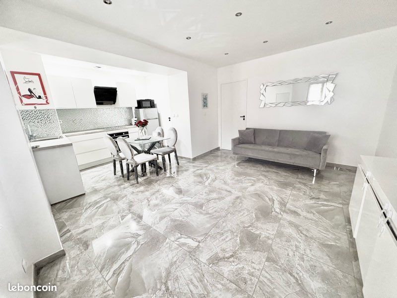 T2 niché au cœur du village des Camoins