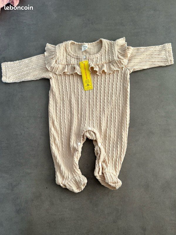 Tenue bébé fille neuves (image 2)