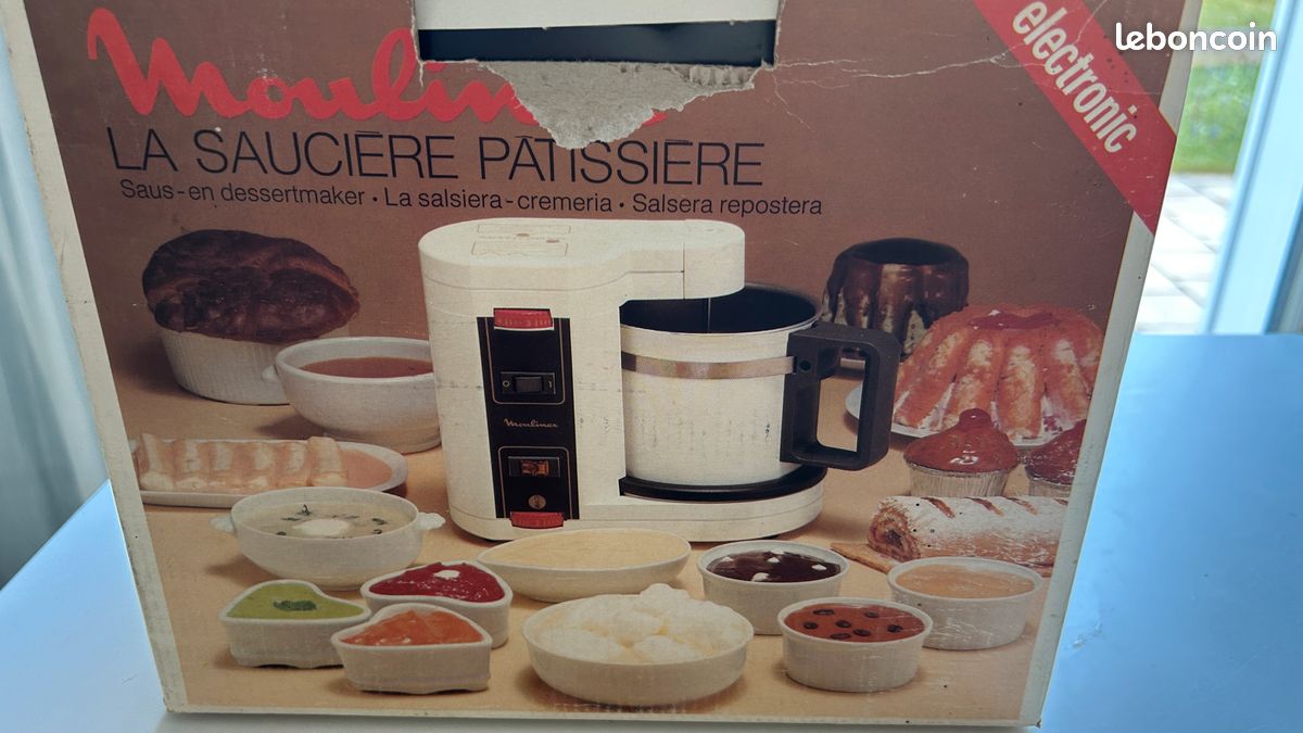 ANCIENNE SAUCIERE DE dinette en faience P. REGOUT & Co MAASTRICHT XIXe