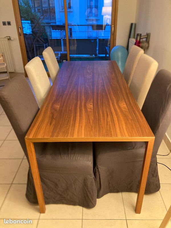 URGENT vends table habitat et 6 chaises avec housse (image 2)
