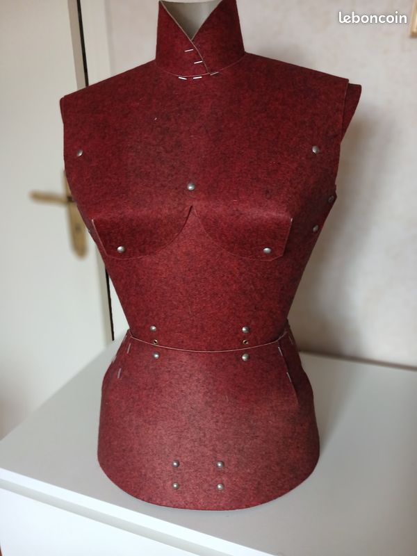 Vends 2 bustes de couture (image 1)