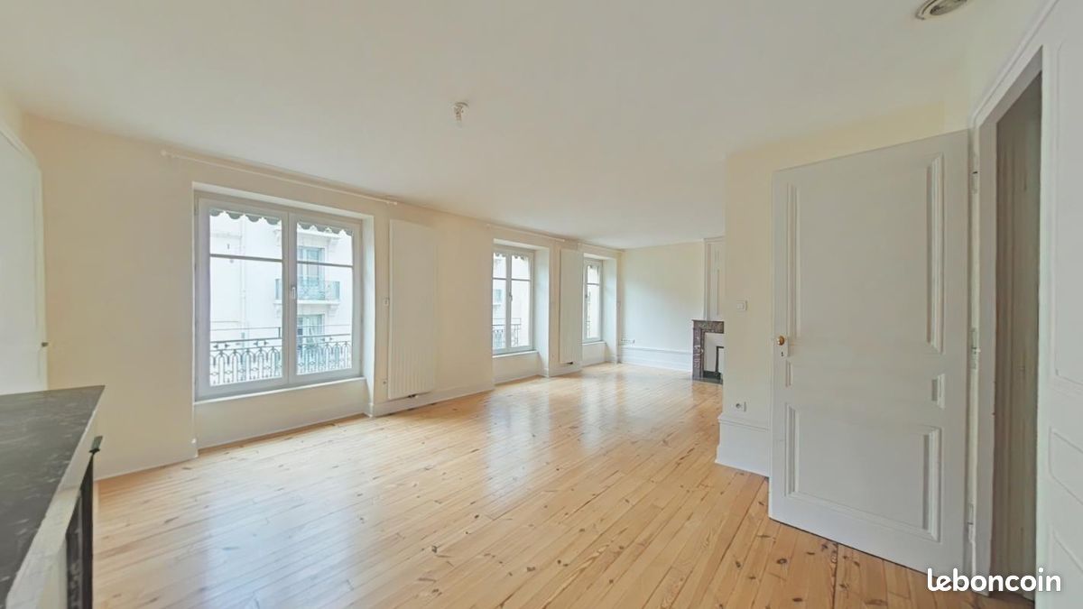 Appartement 5 pièces 151 m² · à Saint-Étienne · 151 m² · 950 €/mois