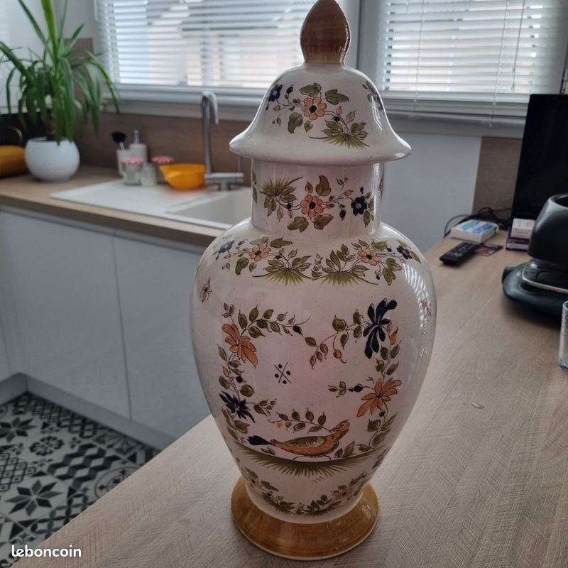 Pot avec couvercle (image 1)