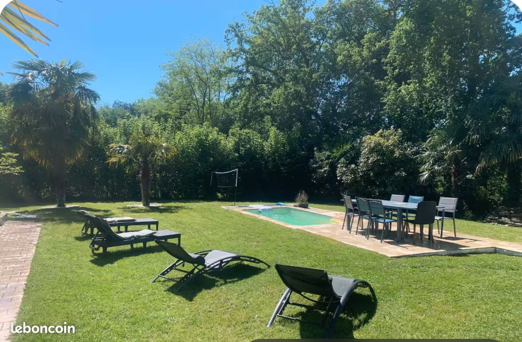 Maison 8 pièces 230 m² · à Lescar · 230 m² · 469 000 €
