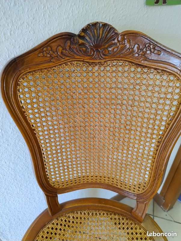 Lot 2 chaises cannées en bois (image 2)