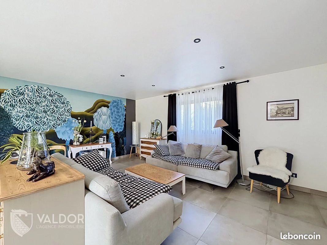 Maison 5 pièces 113 m² · à Quincié-en-Beaujolais · 113 m² · 375 000 €
