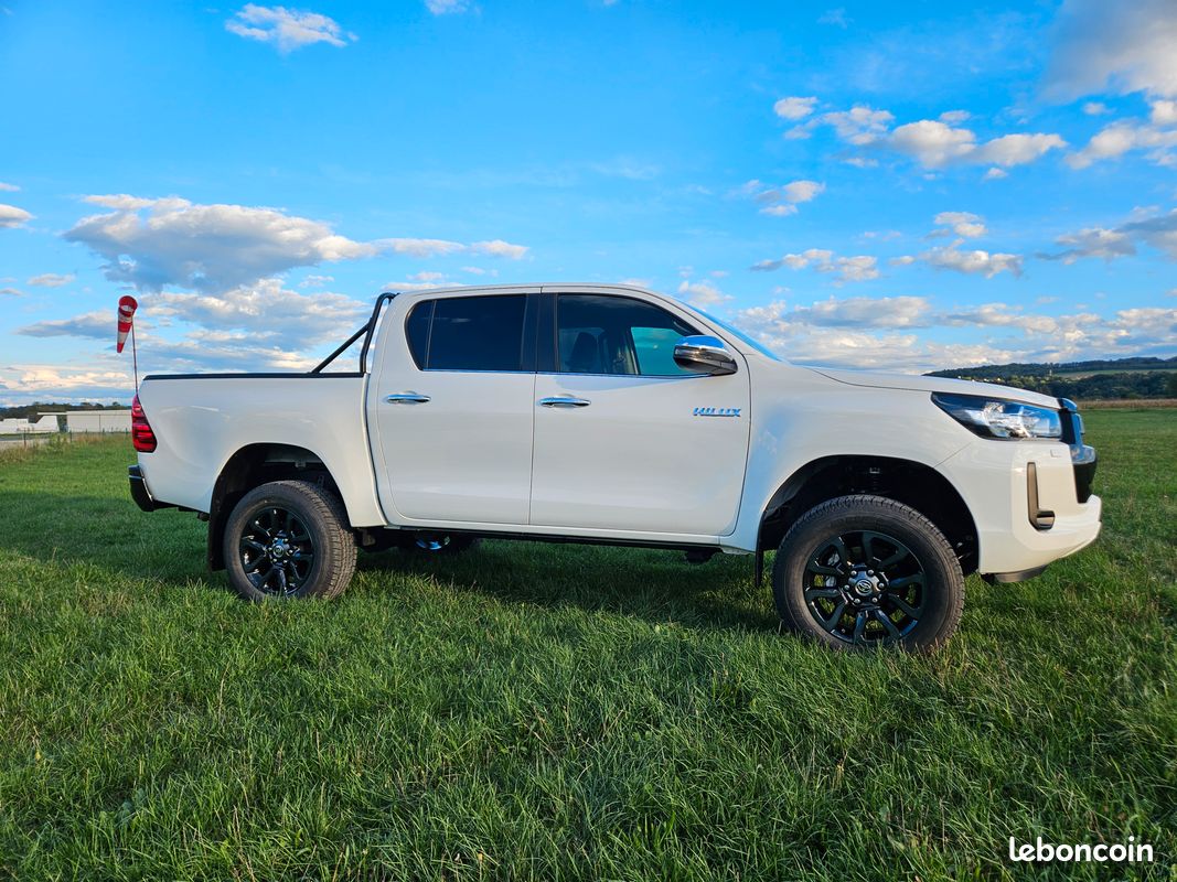 Toyota hilux 2.8 d4d 204cv double cabine (image 1)