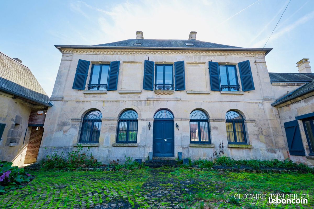 Propriété 10 pièces 204 m² (image 2)