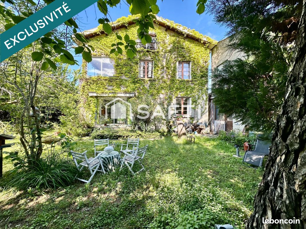 Maison 8 pièces 253 m² · à Laroque-d'Olmes · 253 m² · 219 000 €