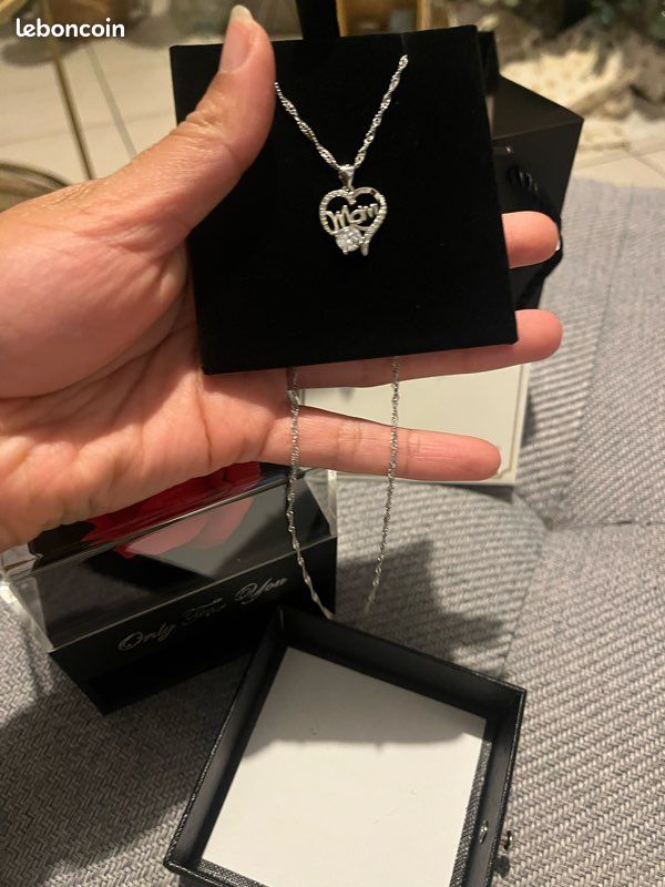 Coffret cadeau rose éternelle et collier (image 9)