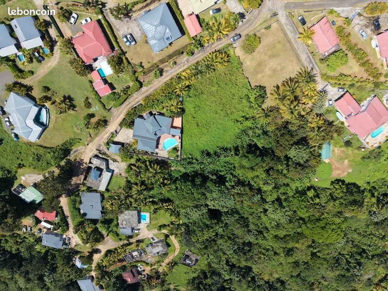 Terrain 2 923 m² Petit Bourg · à Petit-Bourg · 323 000 €