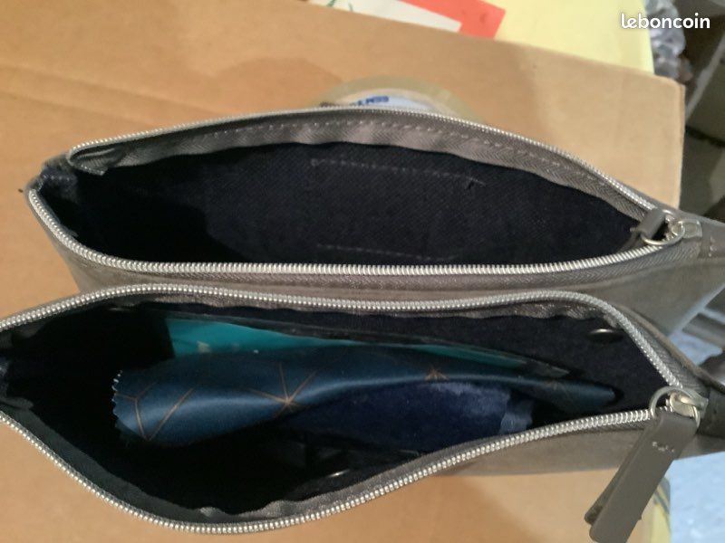 AIR FRANCE TROUSSE DE TOILETTE ESPACE 127 NEUVE PLEINE +CHAUSSETTES