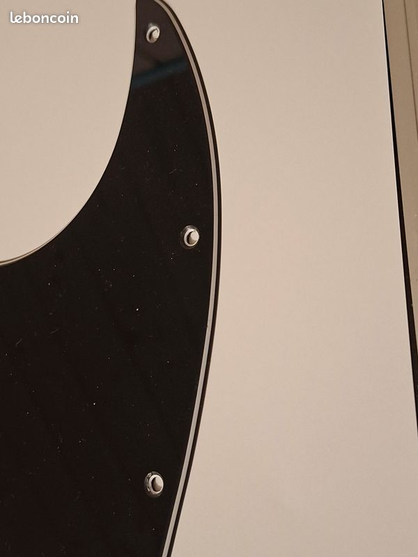 PICKGUARD JAZZ BASS AMERICAN STANDARD BLACK- 3 plis- 10 Trous (image 4)