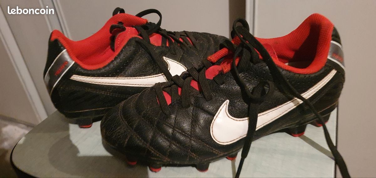Vends chaussures de foot Nike (image 1)