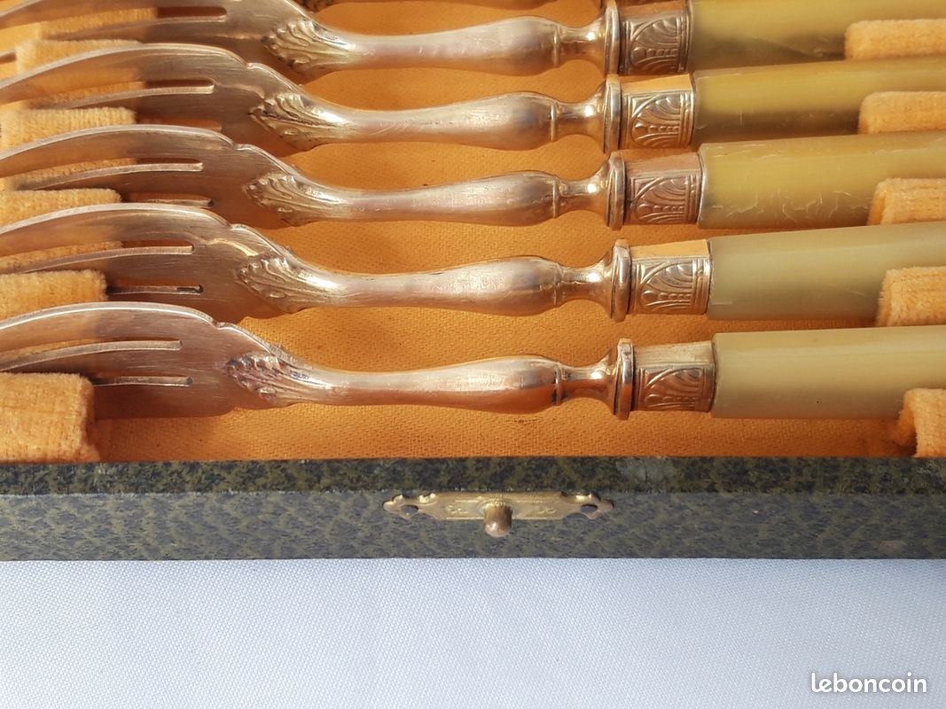 Coffret de 12 fourchettes à dessert en métal argenté Couverts