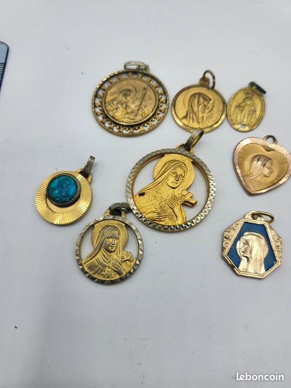 LOT DE 10 Anciennes médailles religieuse en métal EUR 5,00 - FR