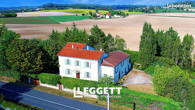 Maison 13 pièces 300 m²