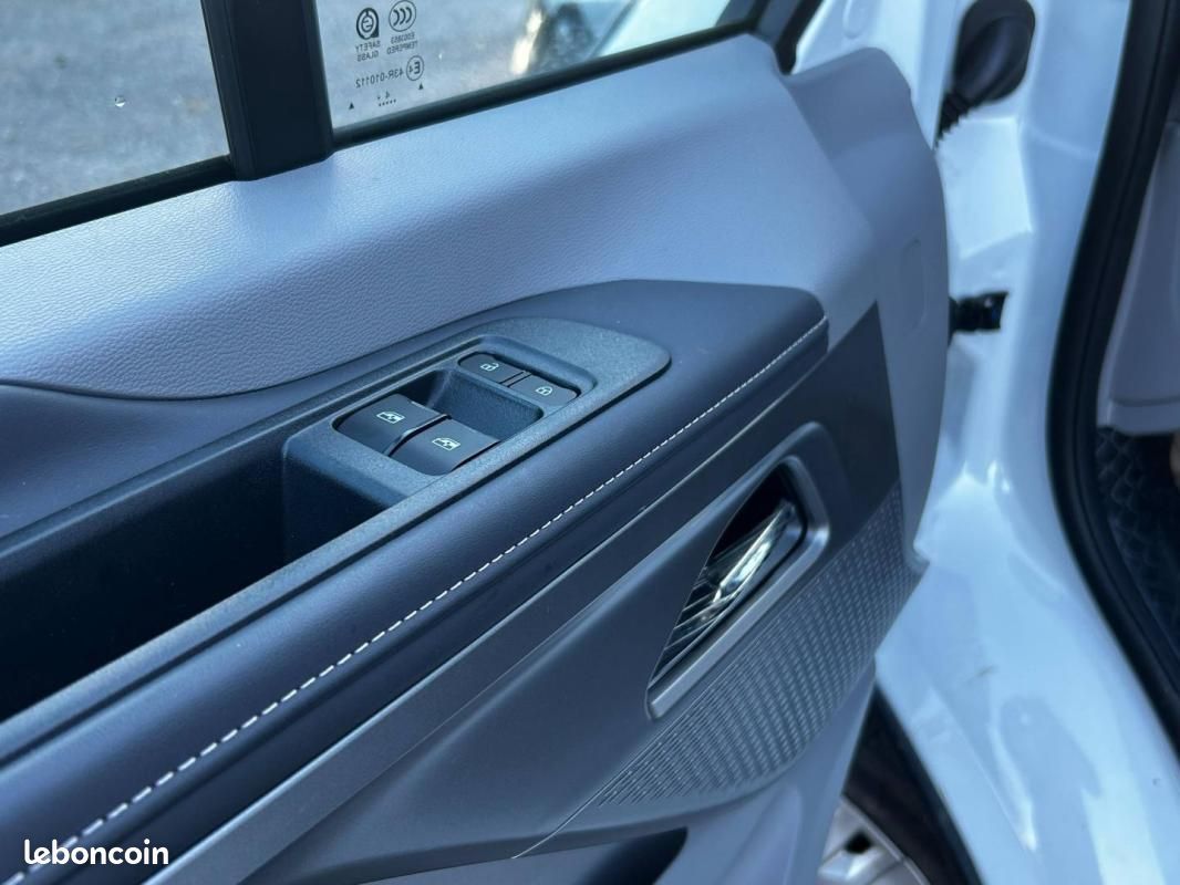 Maxus DELIVER7 Fg e- L1H1 77 kWh (image 9)