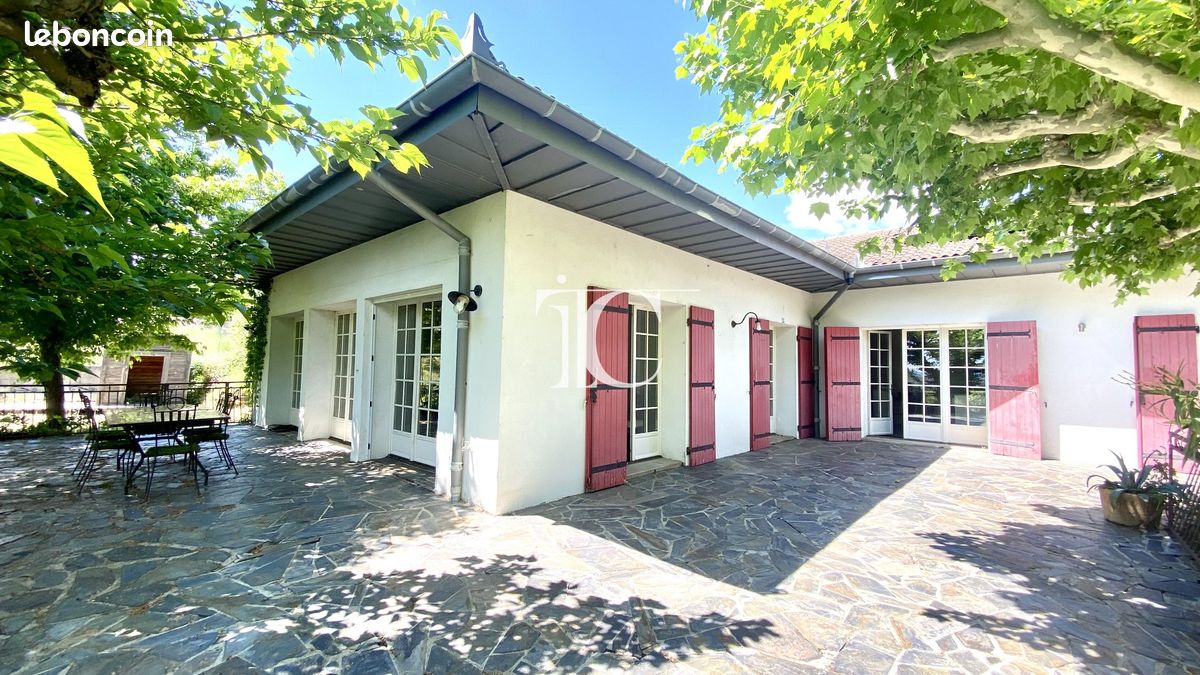 Maison 8 pièces 264 m² · à Saint-Ambroix · 264 m² · 399 000 €