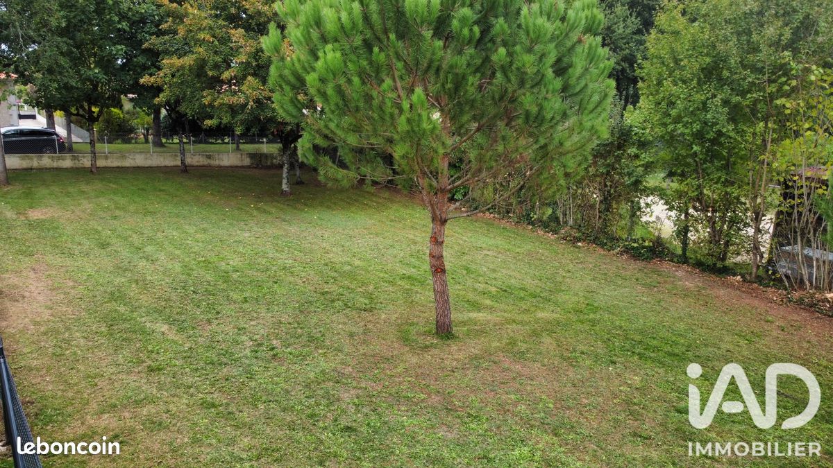 Terrain 898 m² · à Puymoyen · 898 m² · 89 200 €