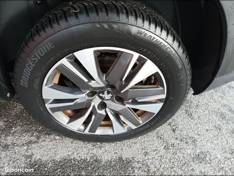 Peugeot 2008 1.2 PureTech 110ch Allure S&S (image 10)