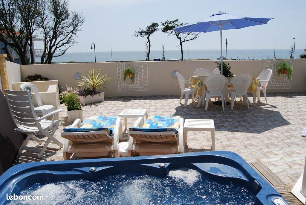 Maison front de mer exceptionnelle quatre pièces (image 1)