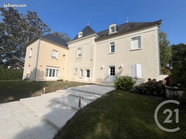 Maison 8 pièces 343 m² · à Availles-en-Châtellerault · 343 m² · 550 000 €