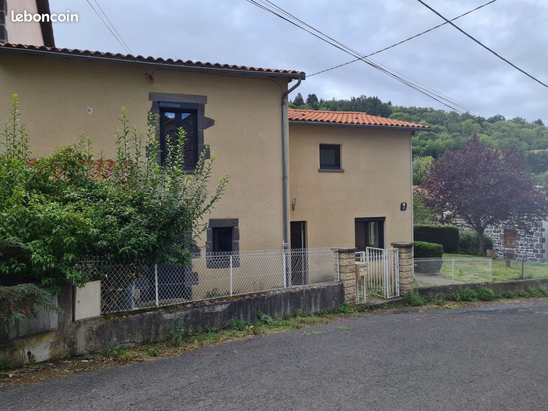 Maison 5 pièces 110 m² · à Orcines · 110 m² · 1 125 €/mois