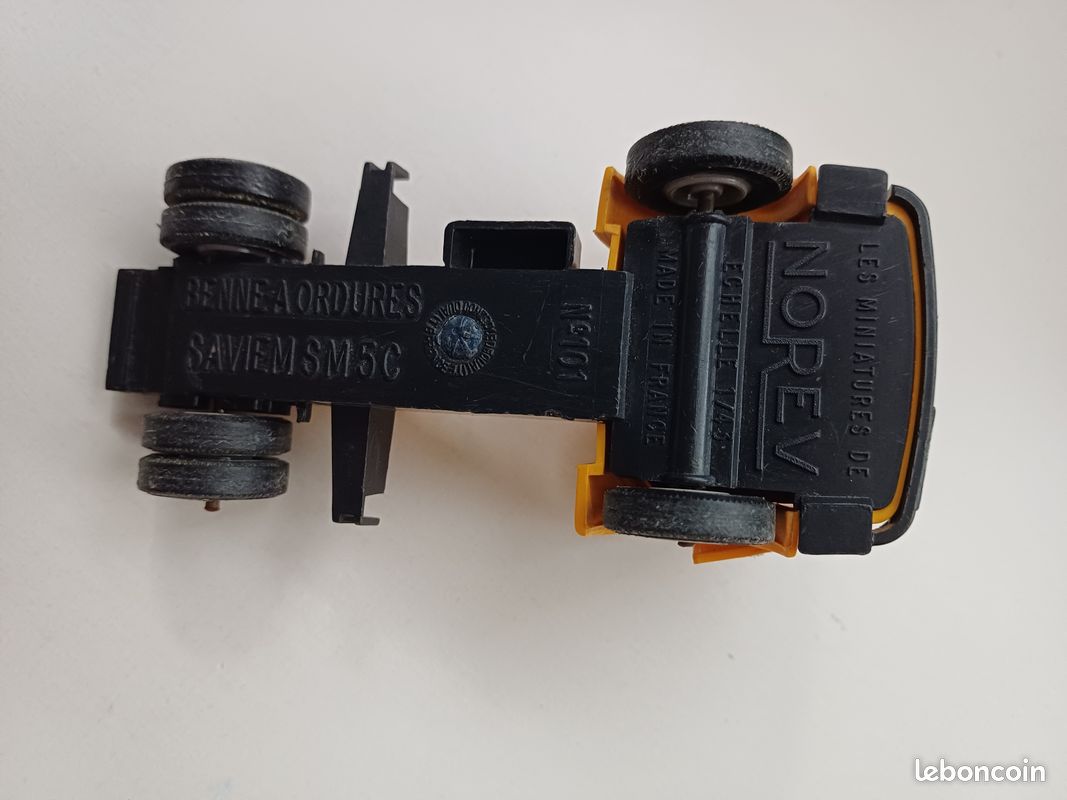NOREV 1/43 Bétailière Saviem SM 5C – À Réparer – Pièce Pour Collectionneur