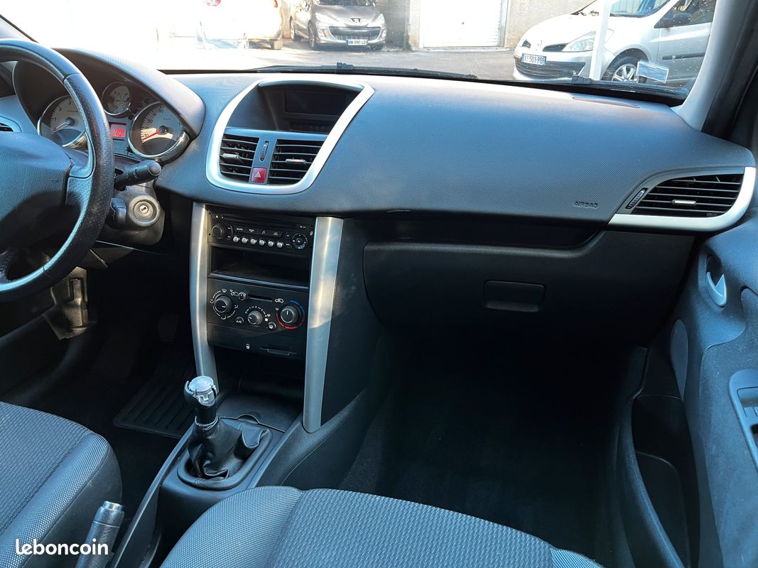 Peugeot 207 1.4 95CH ACTIVE (image 6)
