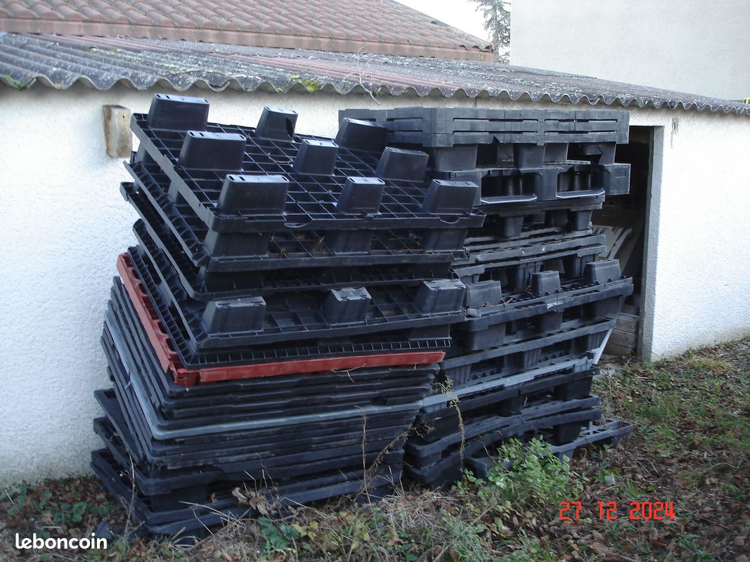 Palettes plastiques 80x 120 (image 1)