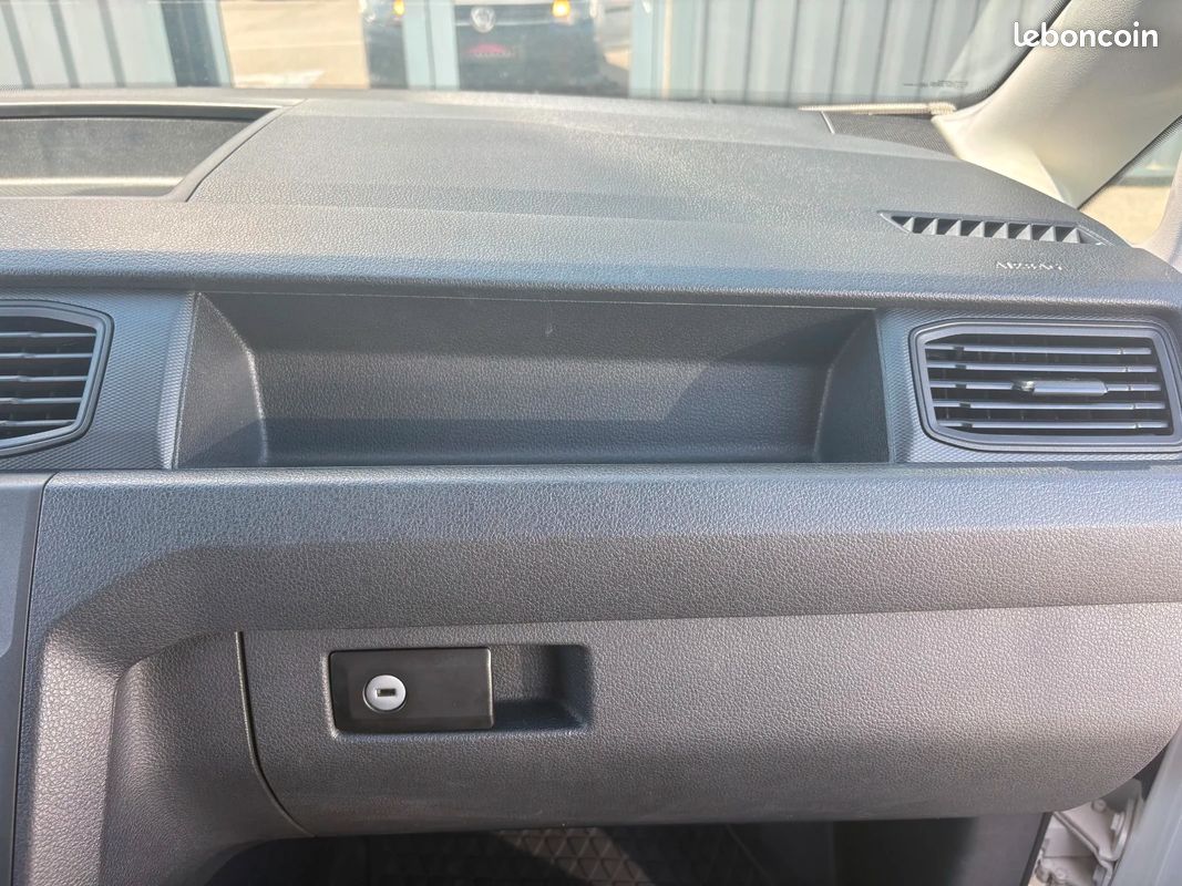 VOLKSWAGEN CADDY 2.0 TDI 102 Confortline *SUPPRESSION AD BLUE (image 15)