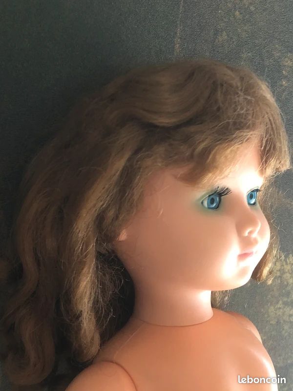 Bonjour, je vous présente ma poupée Bella de 1960, elle