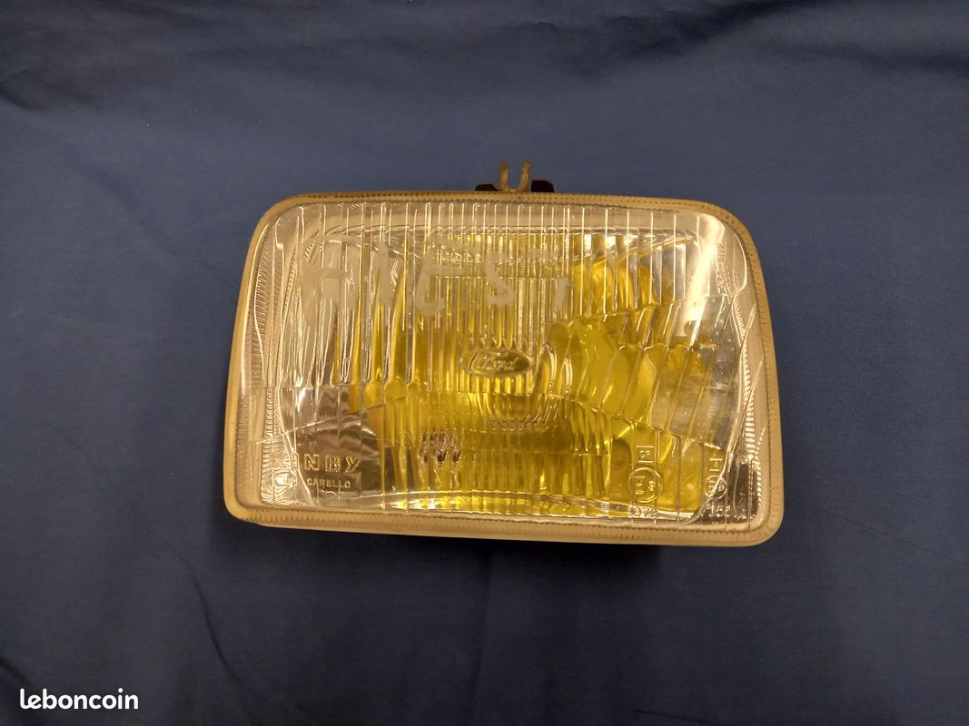 Phare avant gauche Ford Fiesta MK1 (image 1)