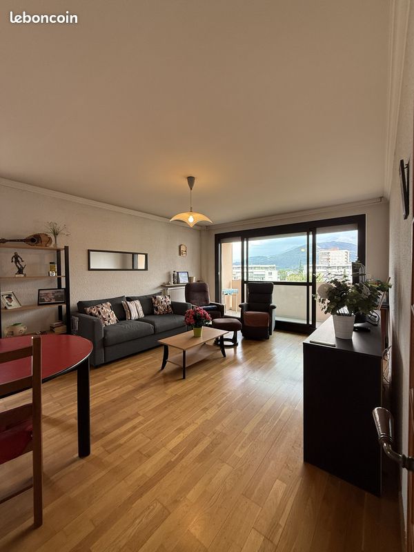 Appartement 3 pièces 73 m² · à Échirolles · 73 m² · 150 000 €