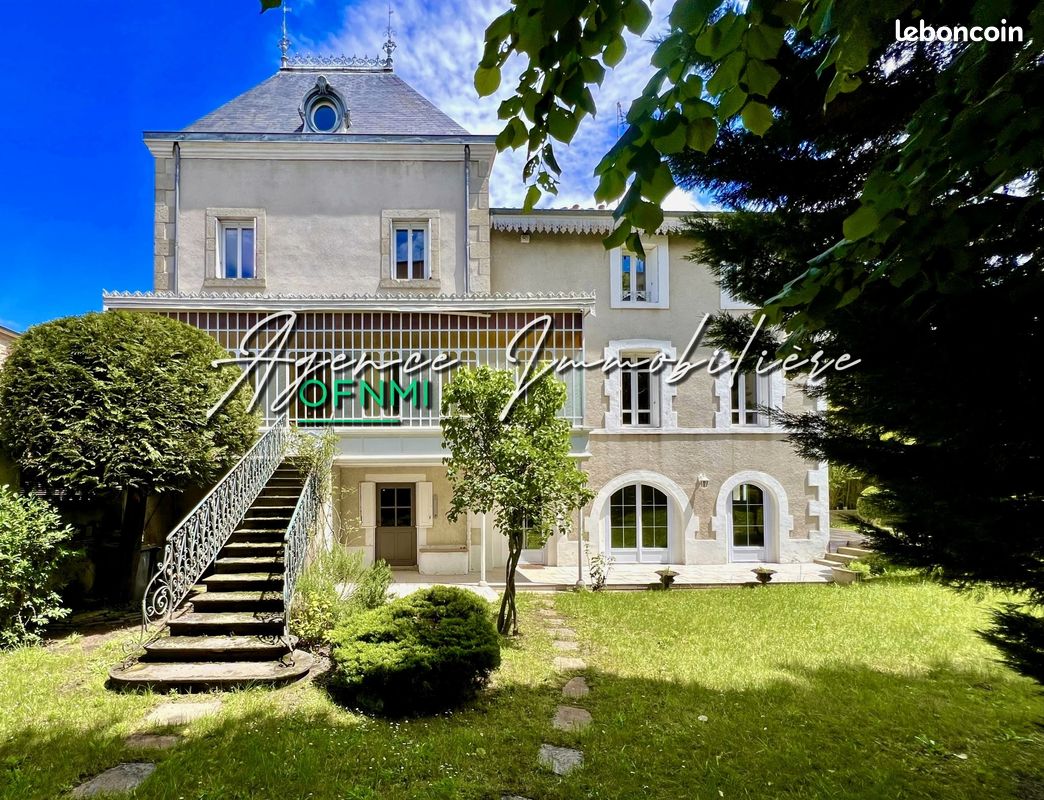 Maison 7 pièces 224 m² · à Montbrison · 224 m² · 440 000 €