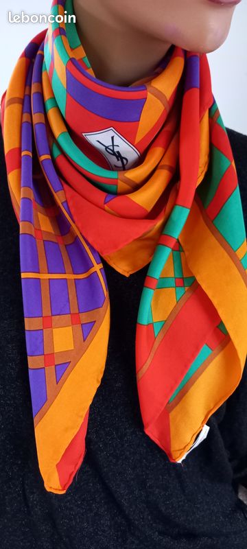 Reservation Foulard Yves Saint Laurent Soie Foulard Yves Saint