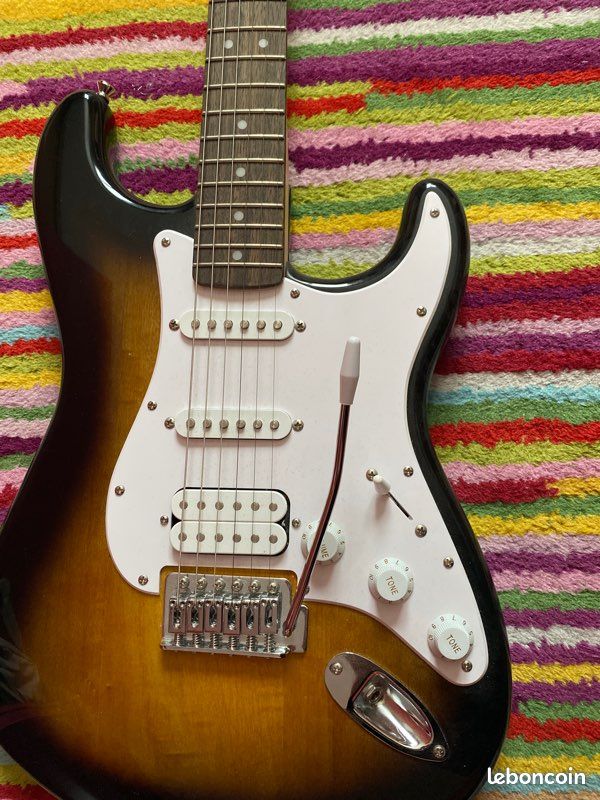 Squier Affinity Strat IL 3CSB (image 2)