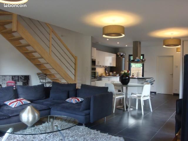 Maison 7 pièces 150 m² · à Écully · 150 m² · 2 595 €