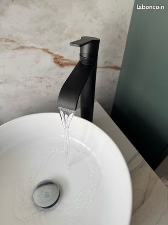 Robinet De Salle De Bain Cascade à Levier Unique Noir, Mitigeur De Lavabo Carre Laiton Haut Mitigeur Vasque A Poser Eau Chaude Et Froide 99259299