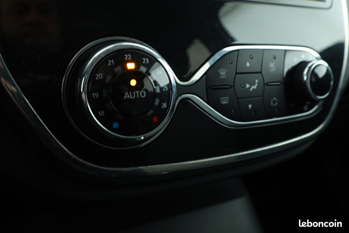 Renault Captur 1.5 dCi Intens Eco2 EDC 90 ch (image 23)