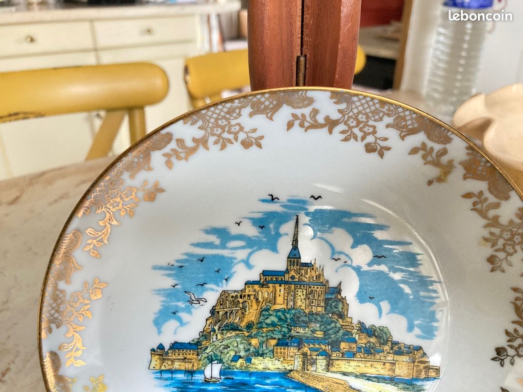 Assiette Décorative Vintage Le Mont Saint Michel – Marron – 24 Cm
