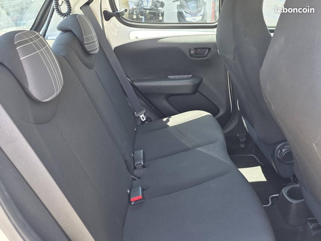 Peugeot 108 1.2 PureTech Style 5p (image 7)