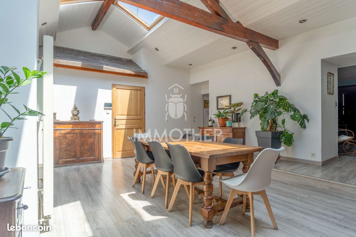 Maison 7 pièces 242 m² · à Moirans · 242 m² · 319 000 €