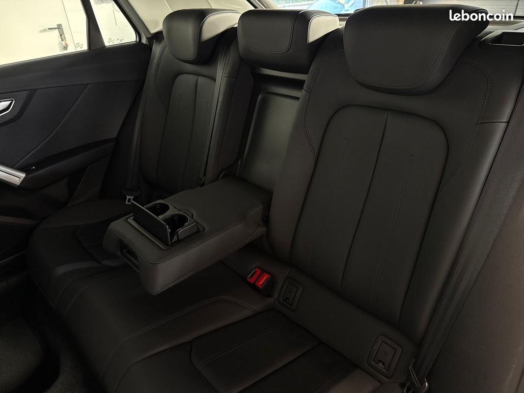 AUDI Q2 35 TFSI S line CARPLAY / CAMÉRA / ANGL. MORT ... (image 24)