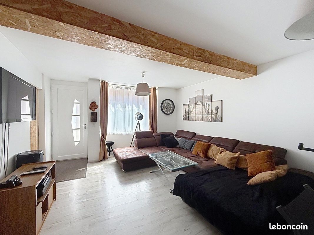 Maison 8 pièces 169 m² · à Moidieu-Détourbe · 169 m² · 240 000 €